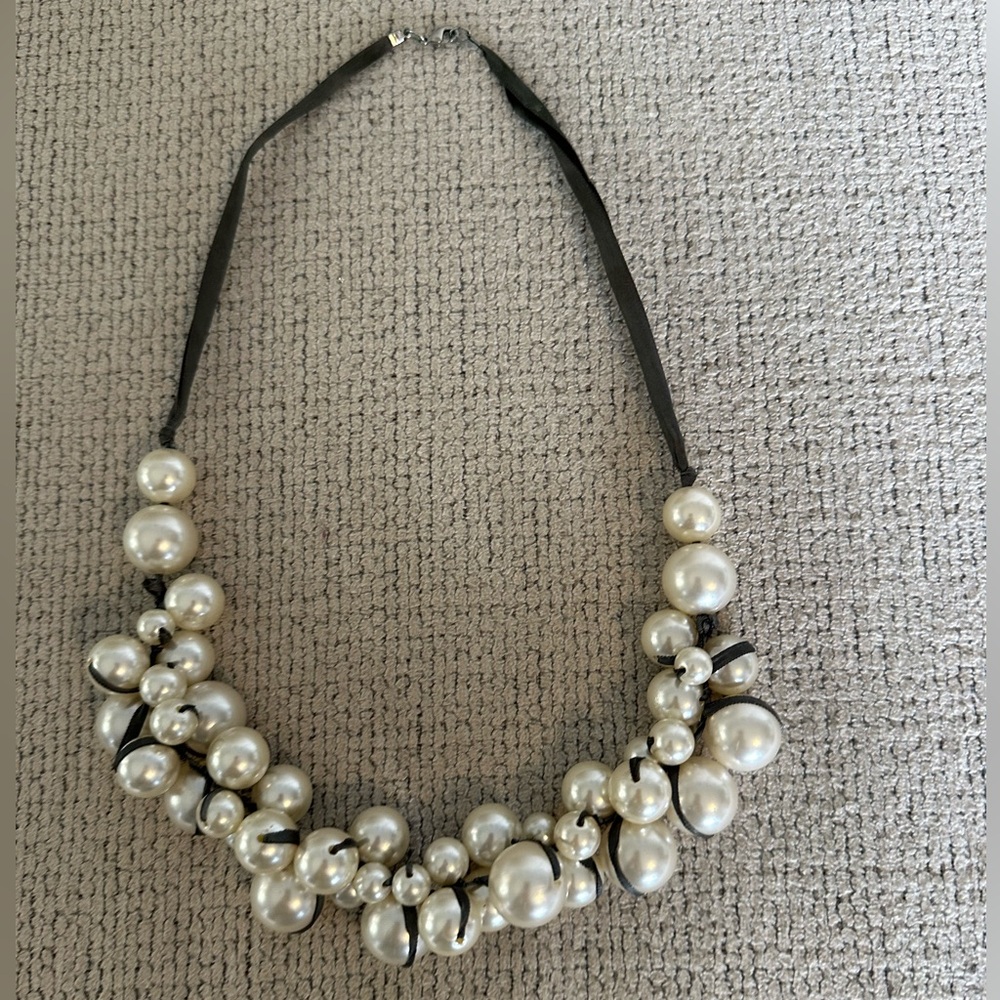 Elegant Pearl and Black Ribbon Necklace